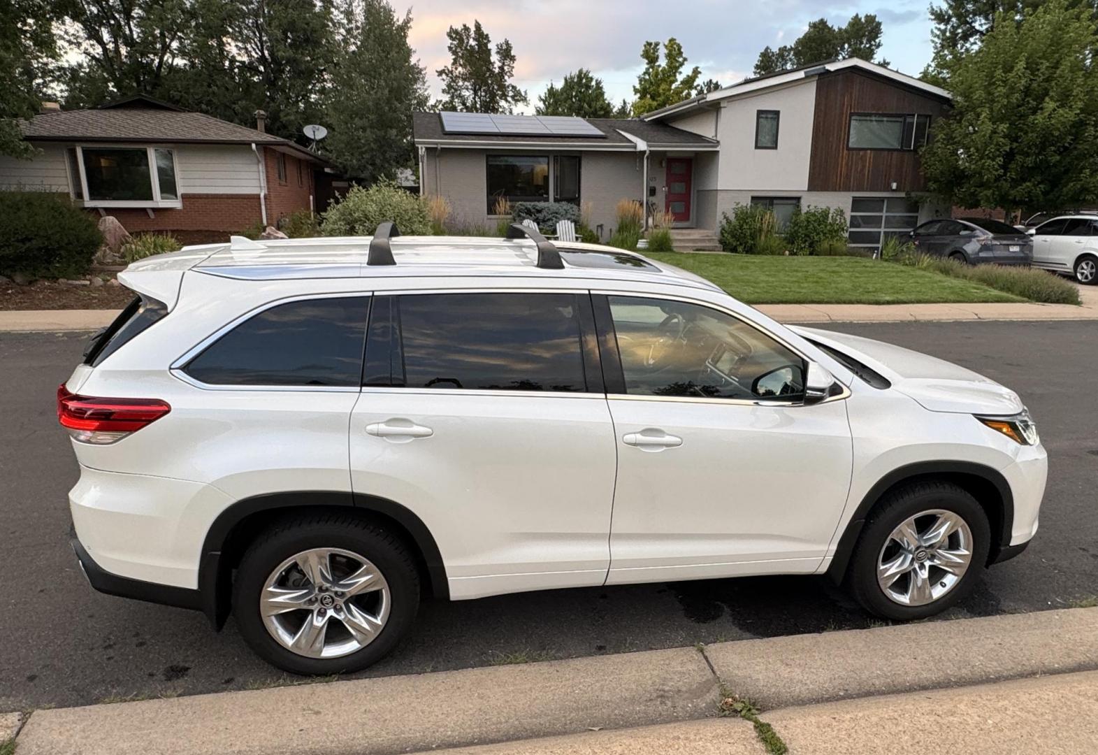 2019 White /Tan Toyota Highlander Limited AWD V6 (5TDDZRFH5KS) with an 3.5L V6 DOHC 24V engine, 6A transmission, located at 2510 47th St. Suite 200, Boulder, CO, 80301, (303) 641-0333, 40.026196, -105.243217 - This Beautiful New Mexico owned 2019 Toyota Highlander Limited is a recent acquisition by Boulder Motors. It is finished in Toyota’s Blizzard Pearl with Tan Interior. The Car Fax and Auto check is clean and Clear showing no accidents. The Colorado title is Clean Clear. Premium Features include: - Photo#43