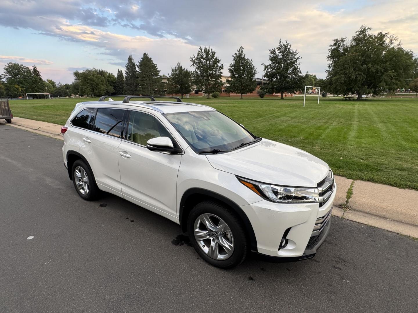 2019 White /Tan Toyota Highlander Limited AWD V6 (5TDDZRFH5KS) with an 3.5L V6 DOHC 24V engine, 6A transmission, located at 2510 47th St. Suite 200, Boulder, CO, 80301, (303) 641-0333, 40.026196, -105.243217 - This Beautiful New Mexico owned 2019 Toyota Highlander Limited is a recent acquisition by Boulder Motors. It is finished in Toyota’s Blizzard Pearl with Tan Interior. The Car Fax and Auto check is clean and Clear showing no accidents. The Colorado title is Clean Clear. Premium Features include: - Photo#57