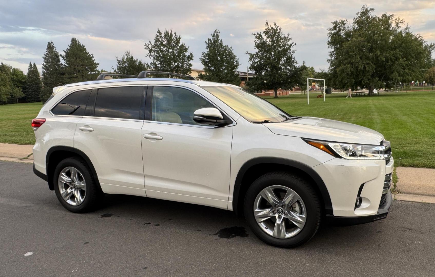 2019 White /Tan Toyota Highlander Limited AWD V6 (5TDDZRFH5KS) with an 3.5L V6 DOHC 24V engine, 6A transmission, located at 2510 47th St. Suite 200, Boulder, CO, 80301, (303) 641-0333, 40.026196, -105.243217 - This Beautiful New Mexico owned 2019 Toyota Highlander Limited is a recent acquisition by Boulder Motors. It is finished in Toyota’s Blizzard Pearl with Tan Interior. The Car Fax and Auto check is clean and Clear showing no accidents. The Colorado title is Clean Clear. Premium Features include: - Photo#59
