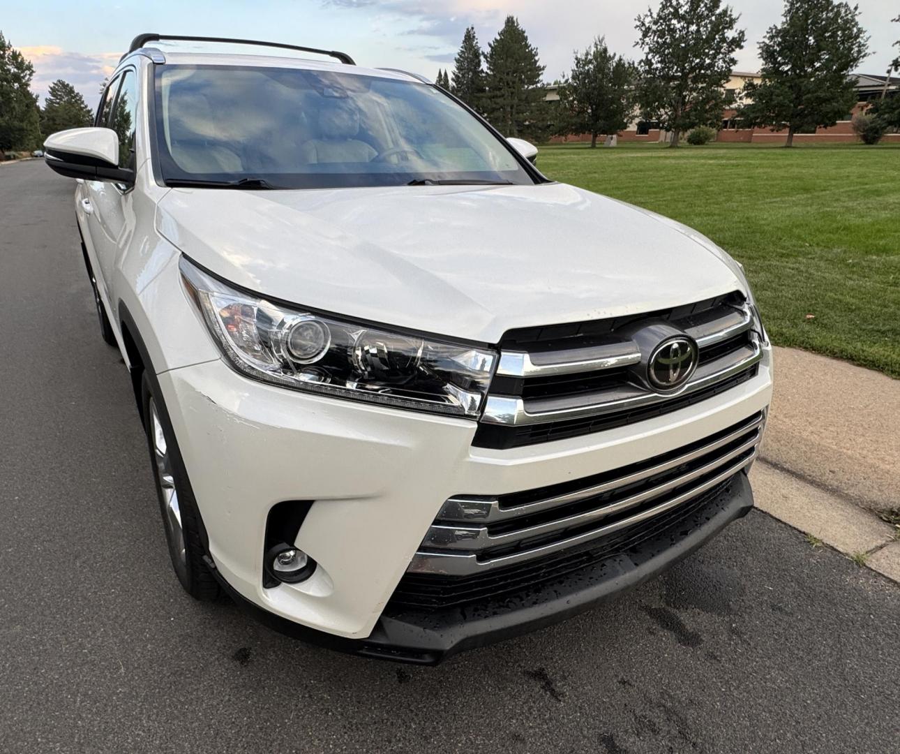 2019 White /Tan Toyota Highlander Limited AWD V6 (5TDDZRFH5KS) with an 3.5L V6 DOHC 24V engine, 6A transmission, located at 2510 47th St. Suite 200, Boulder, CO, 80301, (303) 641-0333, 40.026196, -105.243217 - This Beautiful New Mexico owned 2019 Toyota Highlander Limited is a recent acquisition by Boulder Motors. It is finished in Toyota’s Blizzard Pearl with Tan Interior. The Car Fax and Auto check is clean and Clear showing no accidents. The Colorado title is Clean Clear. Premium Features include: - Photo#60