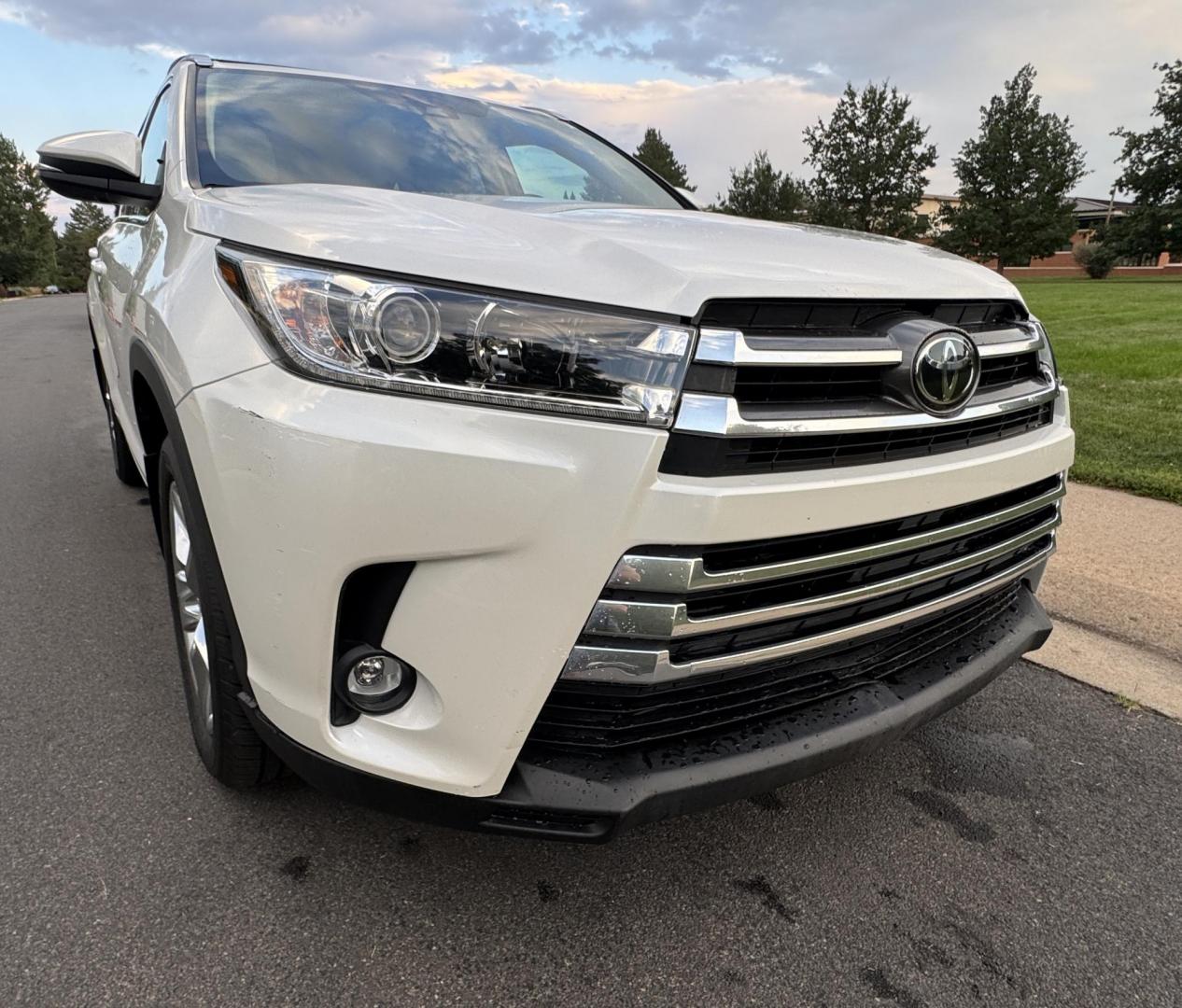 2019 White /Tan Toyota Highlander Limited AWD V6 (5TDDZRFH5KS) with an 3.5L V6 DOHC 24V engine, 6A transmission, located at 2510 47th St. Suite 200, Boulder, CO, 80301, (303) 641-0333, 40.026196, -105.243217 - This Beautiful New Mexico owned 2019 Toyota Highlander Limited is a recent acquisition by Boulder Motors. It is finished in Toyota’s Blizzard Pearl with Tan Interior. The Car Fax and Auto check is clean and Clear showing no accidents. The Colorado title is Clean Clear. Premium Features include: - Photo#64