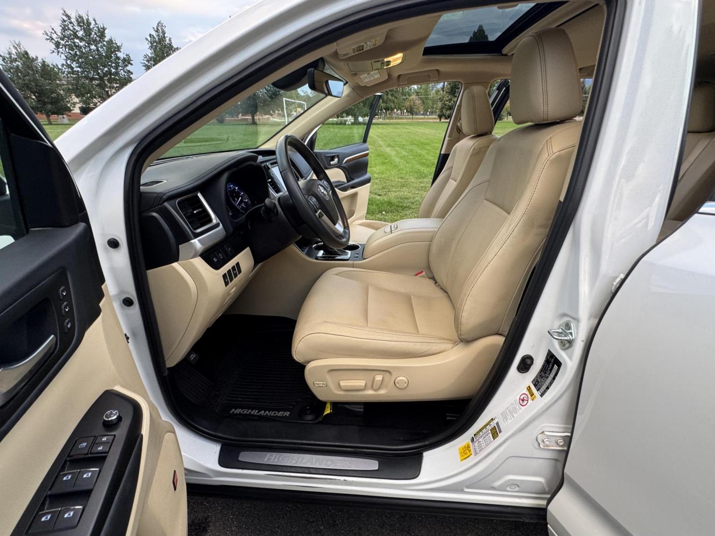 2019 White /Tan Toyota Highlander Limited AWD V6 (5TDDZRFH5KS) with an 3.5L V6 DOHC 24V engine, 6A transmission, located at 2510 47th St. Suite 200, Boulder, CO, 80301, (303) 641-0333, 40.026196, -105.243217 - This Beautiful New Mexico owned 2019 Toyota Highlander Limited is a recent acquisition by Boulder Motors. It is finished in Toyota’s Blizzard Pearl with Tan Interior. The Car Fax and Auto check is clean and Clear showing no accidents. The Colorado title is Clean Clear. Premium Features include: - Photo#69