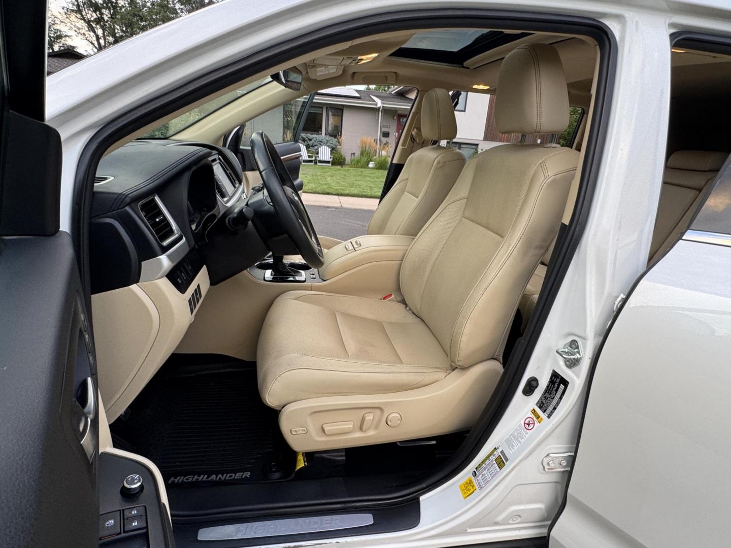 2019 White /Tan Toyota Highlander Limited AWD V6 (5TDDZRFH5KS) with an 3.5L V6 DOHC 24V engine, 6A transmission, located at 2510 47th St. Suite 200, Boulder, CO, 80301, (303) 641-0333, 40.026196, -105.243217 - This Beautiful New Mexico owned 2019 Toyota Highlander Limited is a recent acquisition by Boulder Motors. It is finished in Toyota’s Blizzard Pearl with Tan Interior. The Car Fax and Auto check is clean and Clear showing no accidents. The Colorado title is Clean Clear. Premium Features include: - Photo#70