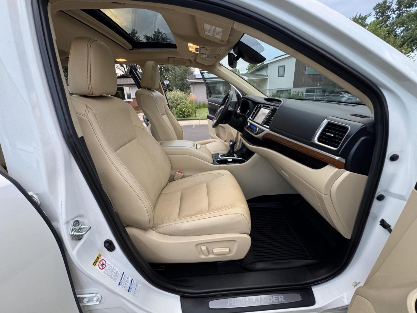 2019 White /Tan Toyota Highlander Limited AWD V6 (5TDDZRFH5KS) with an 3.5L V6 DOHC 24V engine, 6A transmission, located at 2510 47th St. Suite 200, Boulder, CO, 80301, (303) 641-0333, 40.026196, -105.243217 - This Beautiful New Mexico owned 2019 Toyota Highlander Limited is a recent acquisition by Boulder Motors. It is finished in Toyota’s Blizzard Pearl with Tan Interior. The Car Fax and Auto check is clean and Clear showing no accidents. The Colorado title is Clean Clear. Premium Features include: - Photo#80