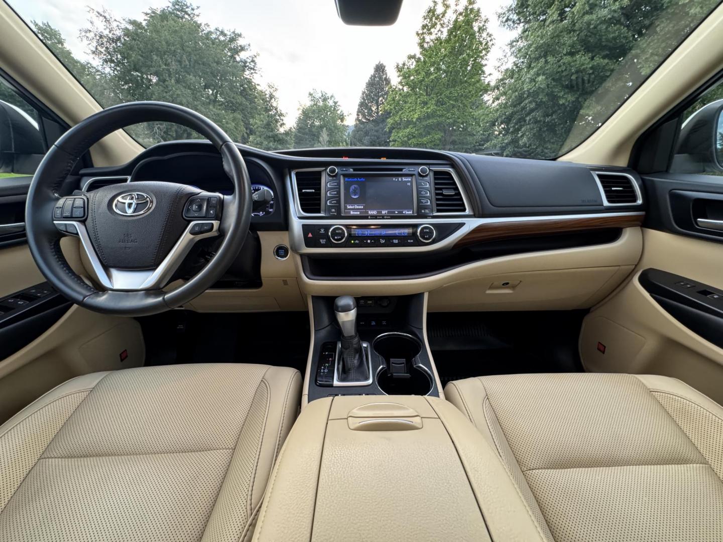 2019 White /Tan Toyota Highlander Limited AWD V6 (5TDDZRFH5KS) with an 3.5L V6 DOHC 24V engine, 6A transmission, located at 2510 47th St. Suite 200, Boulder, CO, 80301, (303) 641-0333, 40.026196, -105.243217 - This Beautiful New Mexico owned 2019 Toyota Highlander Limited is a recent acquisition by Boulder Motors. It is finished in Toyota’s Blizzard Pearl with Tan Interior. The Car Fax and Auto check is clean and Clear showing no accidents. The Colorado title is Clean Clear. Premium Features include: - Photo#83