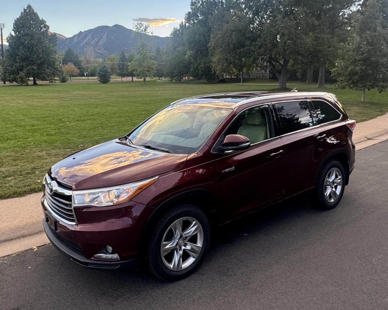 2015 Red /Tan Toyota Highlander Hybrid Limited AWD (5TDDCRFH9FS) with an 3.3L V6 DOHC 24V HYBRID engine, Continuously Variable Transmission transmission, located at 2510 47th St. Suite 200, Boulder, CO, 80301, (303) 641-0333, 40.026196, -105.243217 - This Beautiful 2015 Toyota Highlander Hybrid Limited is a recent acquisition by Boulder Motors. It is finished in Toyota’s Ooh La La Rouge Mica with Almond Perforated Leather. The Colorado title is Clean Clear. Some Features: Color-keyed rear spoiler with LED center high-mount stop light · - Photo#5