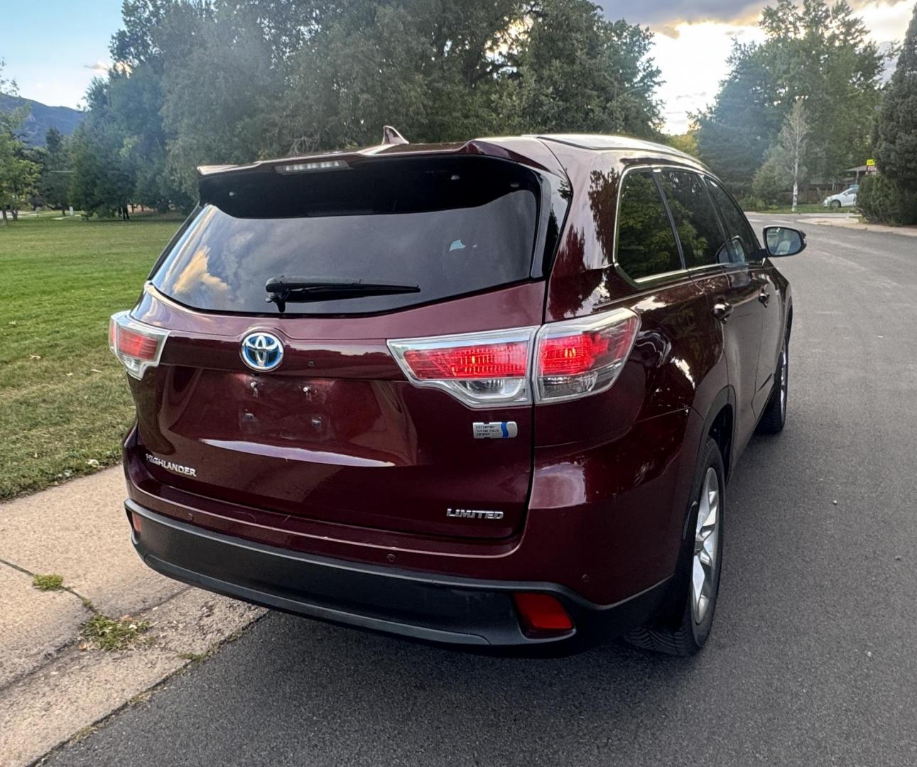 2015 Red /Tan Toyota Highlander Hybrid Limited AWD (5TDDCRFH9FS) with an 3.3L V6 DOHC 24V HYBRID engine, Continuously Variable Transmission transmission, located at 2510 47th St. Suite 200, Boulder, CO, 80301, (303) 641-0333, 40.026196, -105.243217 - This Beautiful 2015 Toyota Highlander Hybrid Limited is a recent acquisition by Boulder Motors. It is finished in Toyota’s Ooh La La Rouge Mica with Almond Perforated Leather. The Colorado title is Clean Clear. Some Features: Color-keyed rear spoiler with LED center high-mount stop light · - Photo#18