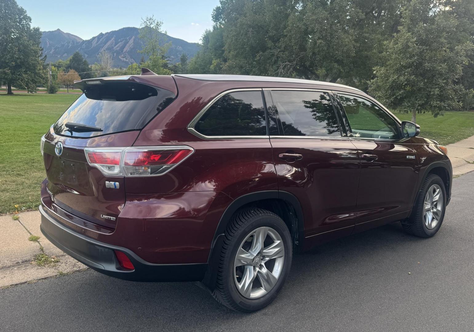 2015 Red /Tan Toyota Highlander Hybrid Limited AWD (5TDDCRFH9FS) with an 3.3L V6 DOHC 24V HYBRID engine, Continuously Variable Transmission transmission, located at 2510 47th St. Suite 200, Boulder, CO, 80301, (303) 641-0333, 40.026196, -105.243217 - This Beautiful 2015 Toyota Highlander Hybrid Limited is a recent acquisition by Boulder Motors. It is finished in Toyota’s Ooh La La Rouge Mica with Almond Perforated Leather. The Colorado title is Clean Clear. Some Features: Color-keyed rear spoiler with LED center high-mount stop light · - Photo#19