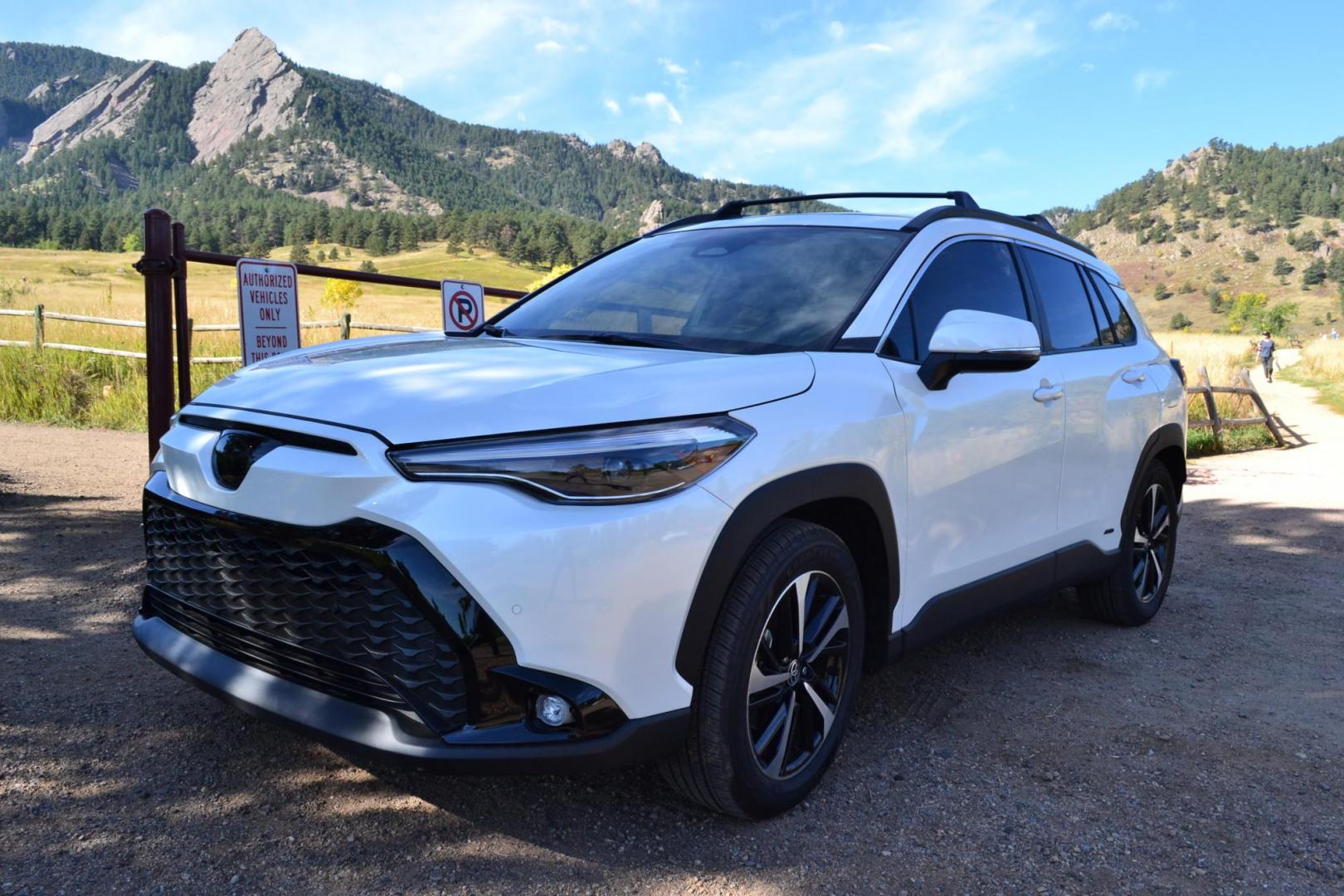 2023 White /Gray Toyota Corolla Cross XSE AWD (7MUFBABG2PV) with an 2.0L L4 DOHC 16V engine, CVT transmission, located at 2510 47th St. Suite 200, Boulder, CO, 80301, (303) 641-0333, 40.026196, -105.243217 - This Beautiful One Owner, Super Low Mile, (5,554 mi.) Corolla Cross Hybrid XSE is a Recent acquisition by Boulder Motors in Boulder Colorado. It is finished in Toyota Gorgeous Wind Chill Pearl with Dark Gray Interior It has a One Owner Clean CarFax and Autocheck showing No Odometer or Problems repor - Photo#1