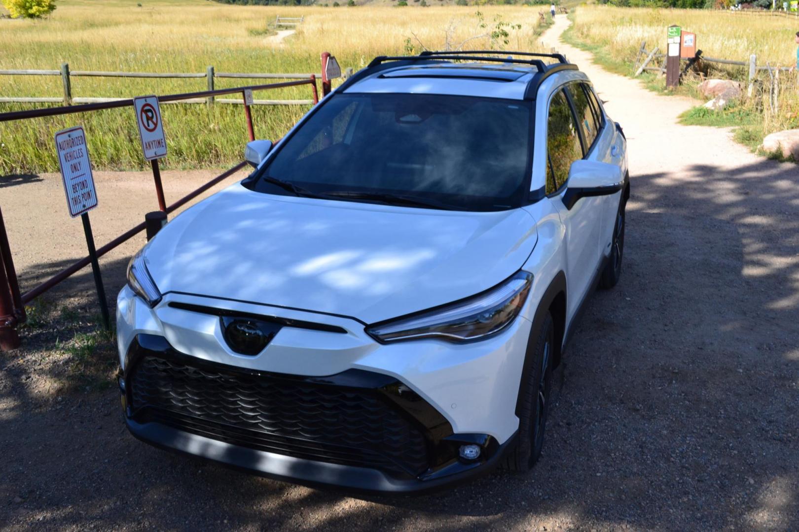 2023 White /Gray Toyota Corolla Cross XSE AWD (7MUFBABG2PV) with an 2.0L L4 DOHC 16V engine, CVT transmission, located at 2510 47th St. Suite 200, Boulder, CO, 80301, (303) 641-0333, 40.026196, -105.243217 - This Beautiful One Owner, Super Low Mile, (5,554 mi.) Corolla Cross Hybrid XSE is a Recent acquisition by Boulder Motors in Boulder Colorado. It is finished in Toyota Gorgeous Wind Chill Pearl with Dark Gray Interior It has a One Owner Clean CarFax and Autocheck showing No Odometer or Problems repor - Photo#17
