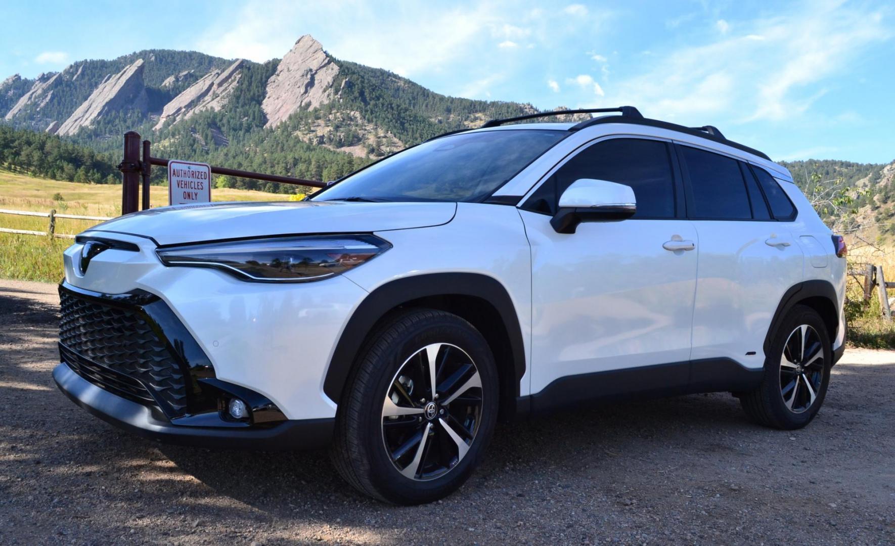 2023 White /Gray Toyota Corolla Cross XSE AWD (7MUFBABG2PV) with an 2.0L L4 DOHC 16V engine, CVT transmission, located at 2510 47th St. Suite 200, Boulder, CO, 80301, (303) 641-0333, 40.026196, -105.243217 - This Beautiful One Owner, Super Low Mile, (5,554 mi.) Corolla Cross Hybrid XSE is a Recent acquisition by Boulder Motors in Boulder Colorado. It is finished in Toyota Gorgeous Wind Chill Pearl with Dark Gray Interior It has a One Owner Clean CarFax and Autocheck showing No Odometer or Problems repor - Photo#43