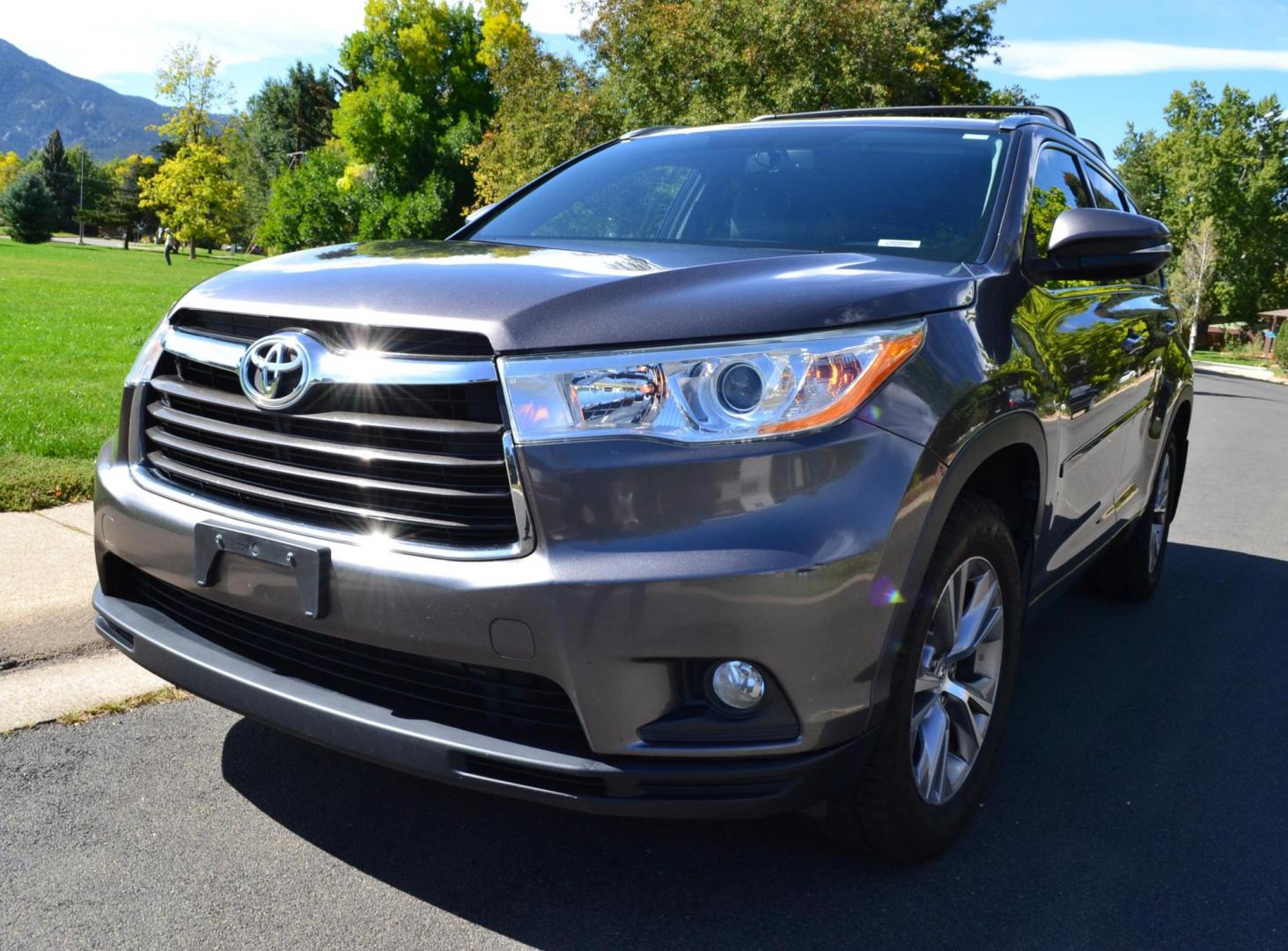 2014 Gray /Black Toyota Highlander XLE AWD V6 (5TDJKRFH5ES) with an 3.5L V6 DOHC 24V engine, 6-Speed Automatic transmission, located at 2510 47th St. Suite 200, Boulder, CO, 80301, (303) 641-0333, 40.026196, -105.243217 - This exceptional Colorado-owned 2014 Toyota Highlander XLE is a recent addition to the Boulder Motors inventory. It is finished in Toyota’s Predawn Gray Mica with Black Interior. The Car Fax and Auto check is clean and Clear showing no accidents. The Colorado title is Clean Clear. Premium Feat - Photo#1