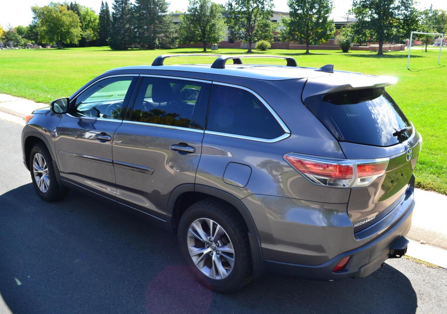 2014 Gray /Black Toyota Highlander XLE AWD V6 (5TDJKRFH5ES) with an 3.5L V6 DOHC 24V engine, 6-Speed Automatic transmission, located at 2510 47th St. Suite 200, Boulder, CO, 80301, (303) 641-0333, 40.026196, -105.243217 - This exceptional Colorado-owned 2014 Toyota Highlander XLE is a recent addition to the Boulder Motors inventory. It is finished in Toyota’s Predawn Gray Mica with Black Interior. The Car Fax and Auto check is clean and Clear showing no accidents. The Colorado title is Clean Clear. Premium Feat - Photo#4
