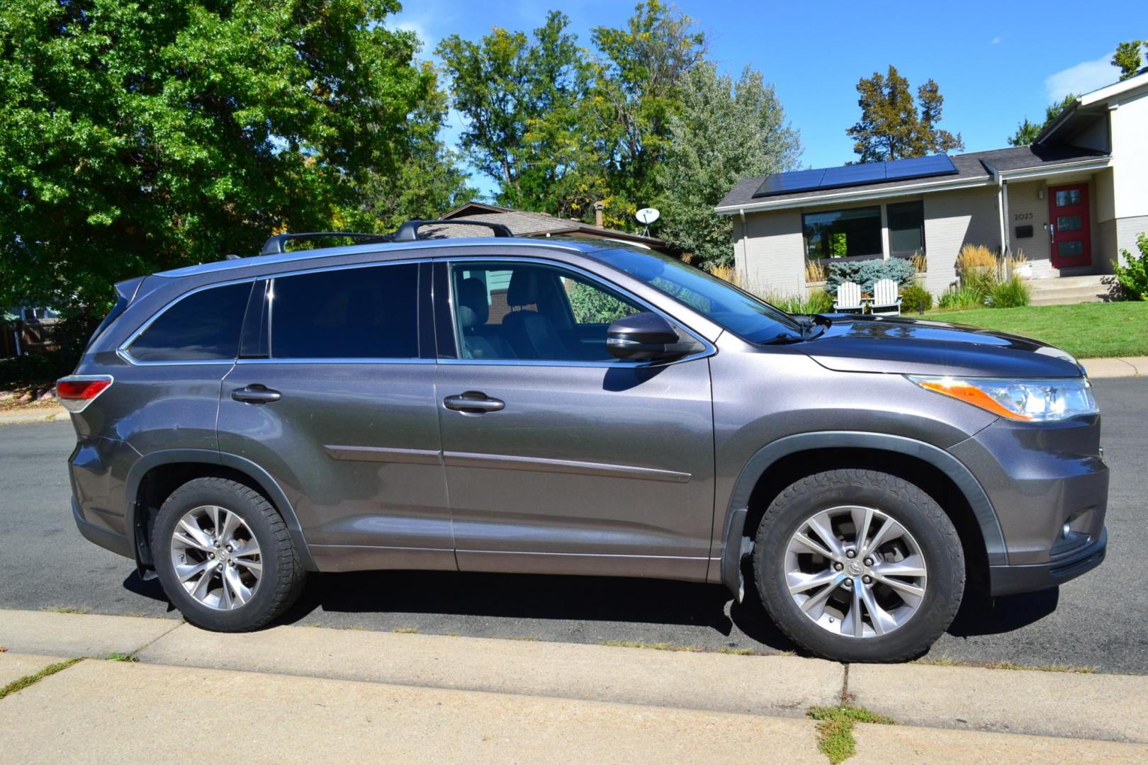 2014 Gray /Black Toyota Highlander XLE AWD V6 (5TDJKRFH5ES) with an 3.5L V6 DOHC 24V engine, 6-Speed Automatic transmission, located at 2510 47th St. Suite 200, Boulder, CO, 80301, (303) 641-0333, 40.026196, -105.243217 - This exceptional Colorado-owned 2014 Toyota Highlander XLE is a recent addition to the Boulder Motors inventory. It is finished in Toyota’s Predawn Gray Mica with Black Interior. The Car Fax and Auto check is clean and Clear showing no accidents. The Colorado title is Clean Clear. Premium Feat - Photo#7