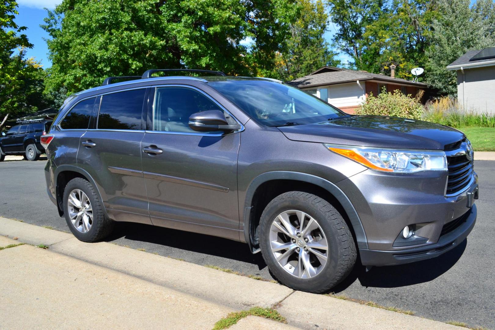 2014 Gray /Black Toyota Highlander XLE AWD V6 (5TDJKRFH5ES) with an 3.5L V6 DOHC 24V engine, 6-Speed Automatic transmission, located at 2510 47th St. Suite 200, Boulder, CO, 80301, (303) 641-0333, 40.026196, -105.243217 - This exceptional Colorado-owned 2014 Toyota Highlander XLE is a recent addition to the Boulder Motors inventory. It is finished in Toyota’s Predawn Gray Mica with Black Interior. The Car Fax and Auto check is clean and Clear showing no accidents. The Colorado title is Clean Clear. Premium Feat - Photo#8