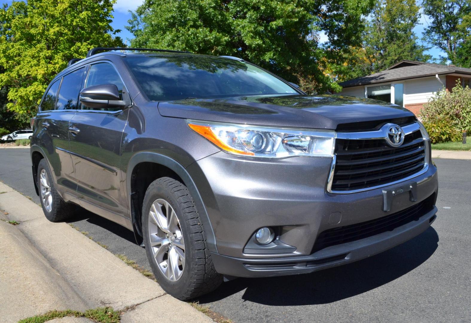 2014 Gray /Black Toyota Highlander XLE AWD V6 (5TDJKRFH5ES) with an 3.5L V6 DOHC 24V engine, 6-Speed Automatic transmission, located at 2510 47th St. Suite 200, Boulder, CO, 80301, (303) 641-0333, 40.026196, -105.243217 - This exceptional Colorado-owned 2014 Toyota Highlander XLE is a recent addition to the Boulder Motors inventory. It is finished in Toyota’s Predawn Gray Mica with Black Interior. The Car Fax and Auto check is clean and Clear showing no accidents. The Colorado title is Clean Clear. Premium Feat - Photo#9
