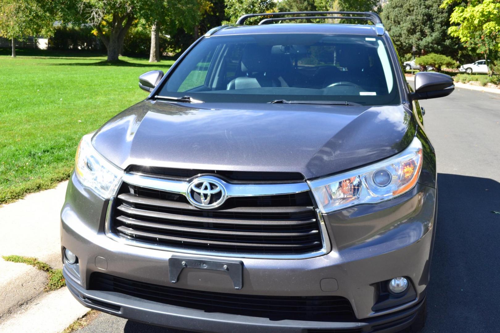 2014 Gray /Black Toyota Highlander XLE AWD V6 (5TDJKRFH5ES) with an 3.5L V6 DOHC 24V engine, 6-Speed Automatic transmission, located at 2510 47th St. Suite 200, Boulder, CO, 80301, (303) 641-0333, 40.026196, -105.243217 - This exceptional Colorado-owned 2014 Toyota Highlander XLE is a recent addition to the Boulder Motors inventory. It is finished in Toyota’s Predawn Gray Mica with Black Interior. The Car Fax and Auto check is clean and Clear showing no accidents. The Colorado title is Clean Clear. Premium Feat - Photo#10