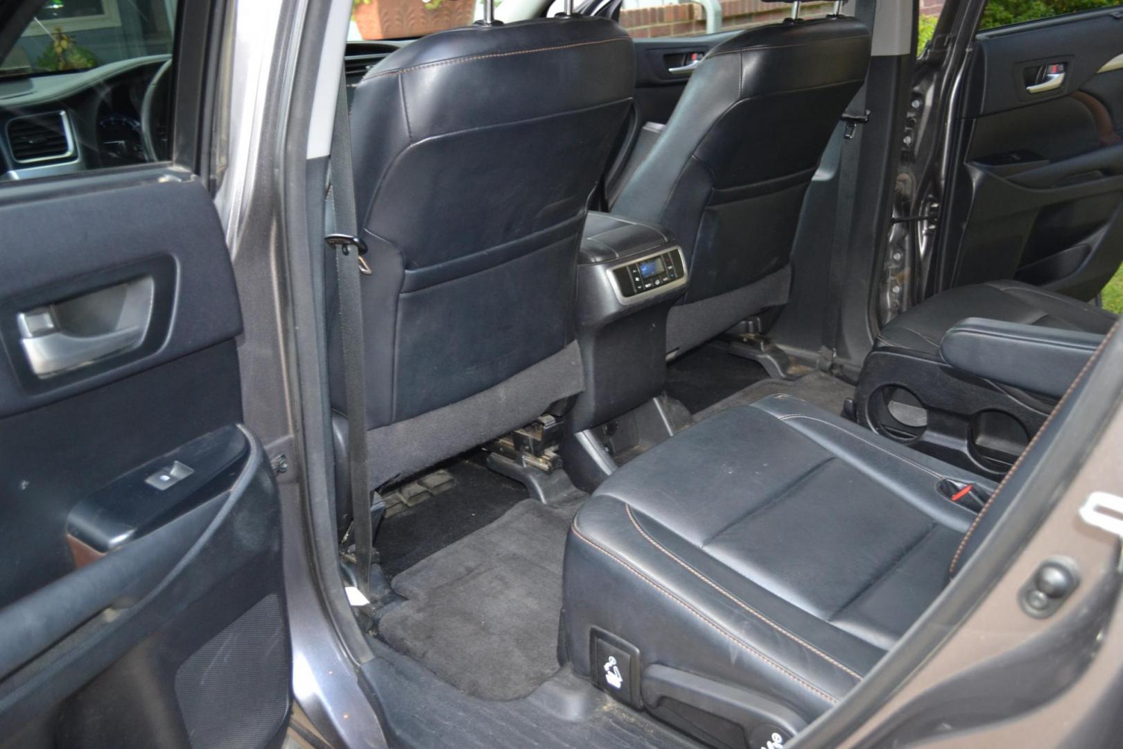 2014 Gray /Black Toyota Highlander XLE AWD V6 (5TDJKRFH5ES) with an 3.5L V6 DOHC 24V engine, 6-Speed Automatic transmission, located at 2510 47th St. Suite 200, Boulder, CO, 80301, (303) 641-0333, 40.026196, -105.243217 - This exceptional Colorado-owned 2014 Toyota Highlander XLE is a recent addition to the Boulder Motors inventory. It is finished in Toyota’s Predawn Gray Mica with Black Interior. The Car Fax and Auto check is clean and Clear showing no accidents. The Colorado title is Clean Clear. Premium Feat - Photo#16