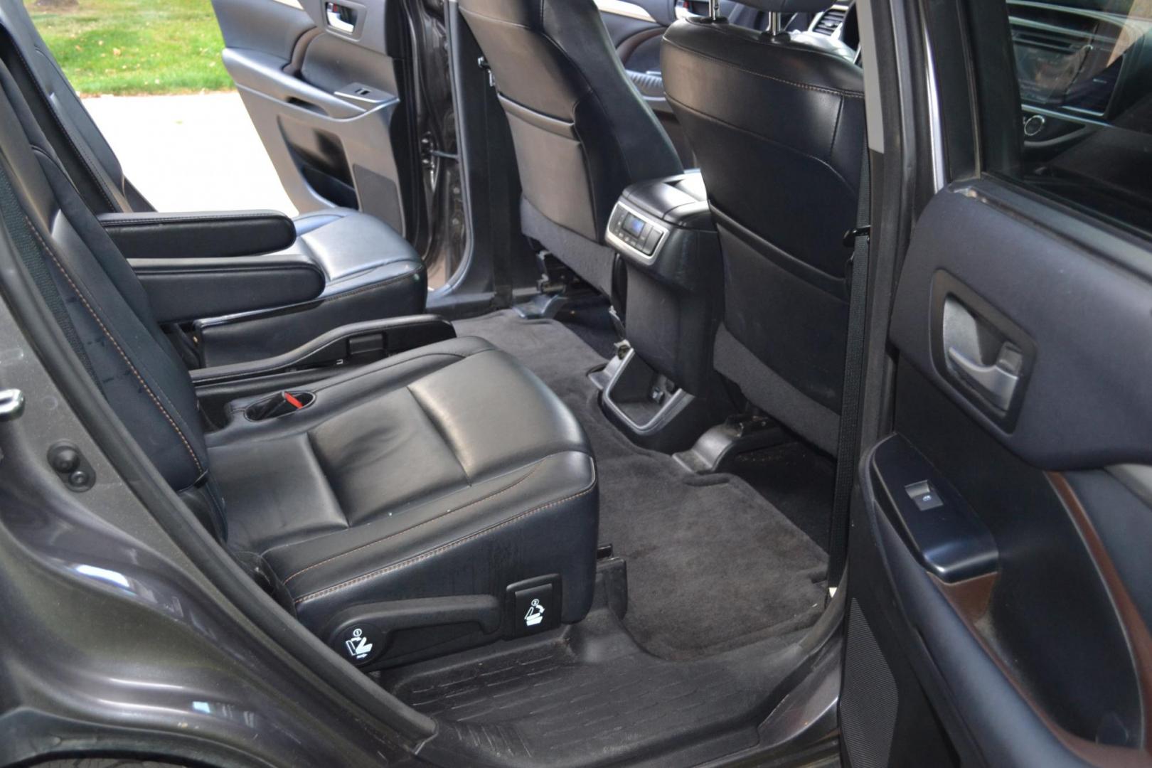 2014 Gray /Black Toyota Highlander XLE AWD V6 (5TDJKRFH5ES) with an 3.5L V6 DOHC 24V engine, 6-Speed Automatic transmission, located at 2510 47th St. Suite 200, Boulder, CO, 80301, (303) 641-0333, 40.026196, -105.243217 - This exceptional Colorado-owned 2014 Toyota Highlander XLE is a recent addition to the Boulder Motors inventory. It is finished in Toyota’s Predawn Gray Mica with Black Interior. The Car Fax and Auto check is clean and Clear showing no accidents. The Colorado title is Clean Clear. Premium Feat - Photo#18