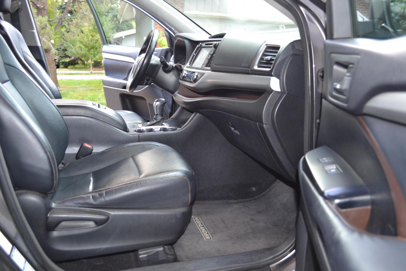 2014 Gray /Black Toyota Highlander XLE AWD V6 (5TDJKRFH5ES) with an 3.5L V6 DOHC 24V engine, 6-Speed Automatic transmission, located at 2510 47th St. Suite 200, Boulder, CO, 80301, (303) 641-0333, 40.026196, -105.243217 - This exceptional Colorado-owned 2014 Toyota Highlander XLE is a recent addition to the Boulder Motors inventory. It is finished in Toyota’s Predawn Gray Mica with Black Interior. The Car Fax and Auto check is clean and Clear showing no accidents. The Colorado title is Clean Clear. Premium Feat - Photo#21