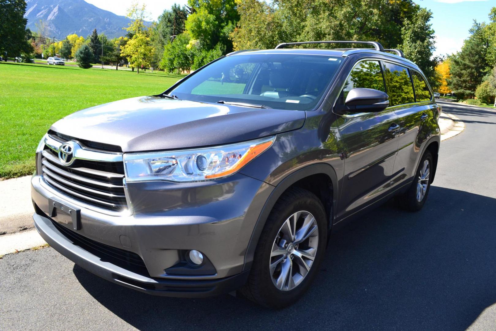 2014 Gray /Black Toyota Highlander XLE AWD V6 (5TDJKRFH5ES) with an 3.5L V6 DOHC 24V engine, 6-Speed Automatic transmission, located at 2510 47th St. Suite 200, Boulder, CO, 80301, (303) 641-0333, 40.026196, -105.243217 - This exceptional Colorado-owned 2014 Toyota Highlander XLE is a recent addition to the Boulder Motors inventory. It is finished in Toyota’s Predawn Gray Mica with Black Interior. The Car Fax and Auto check is clean and Clear showing no accidents. The Colorado title is Clean Clear. Premium Feat - Photo#24