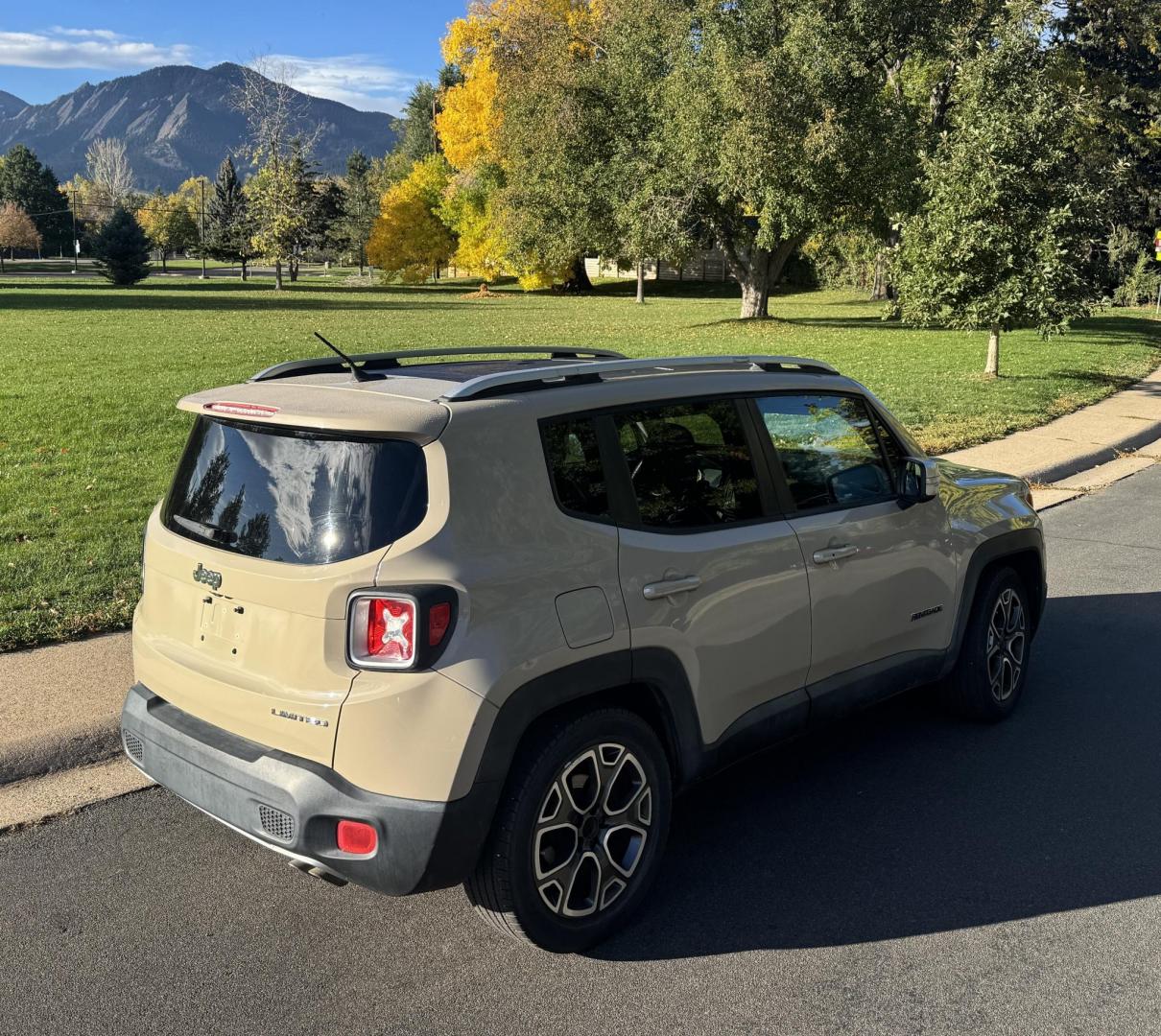 2015 Tan /Gray Jeep Renegade Limited FWD (ZACCJADTXFP) with an 2.4L L4 engine, 9-Speed Automatic transmission, located at 2510 47th St. Suite 200, Boulder, CO, 80301, (303) 641-0333, 40.026196, -105.243217 - Photo#11