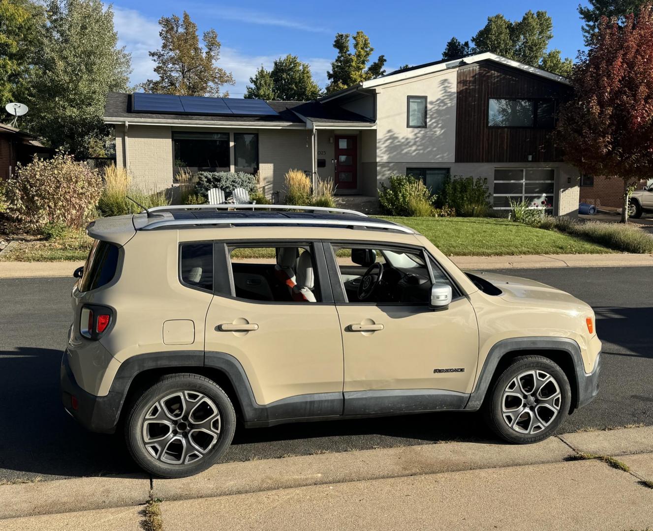 2015 Tan /Gray Jeep Renegade Limited FWD (ZACCJADTXFP) with an 2.4L L4 engine, 9-Speed Automatic transmission, located at 2510 47th St. Suite 200, Boulder, CO, 80301, (303) 641-0333, 40.026196, -105.243217 - Photo#18