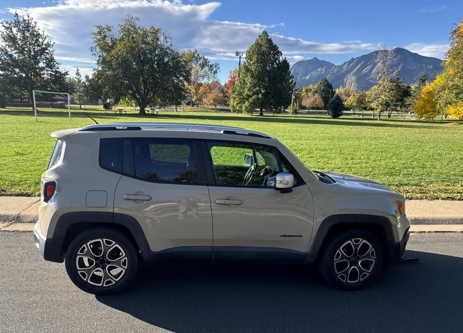 2015 Tan /Gray Jeep Renegade Limited FWD (ZACCJADTXFP) with an 2.4L L4 engine, 9-Speed Automatic transmission, located at 2510 47th St. Suite 200, Boulder, CO, 80301, (303) 641-0333, 40.026196, -105.243217 - Photo#21