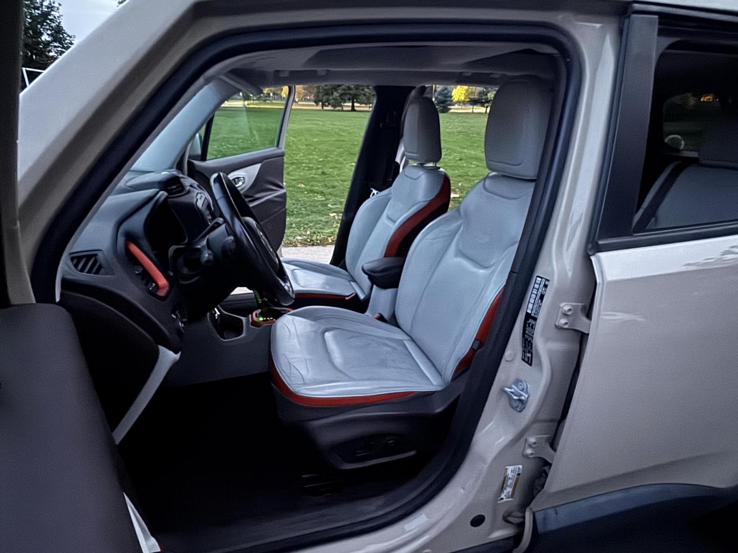 2015 Tan /Gray Jeep Renegade Limited FWD (ZACCJADTXFP) with an 2.4L L4 engine, 9-Speed Automatic transmission, located at 2510 47th St. Suite 200, Boulder, CO, 80301, (303) 641-0333, 40.026196, -105.243217 - Photo#26