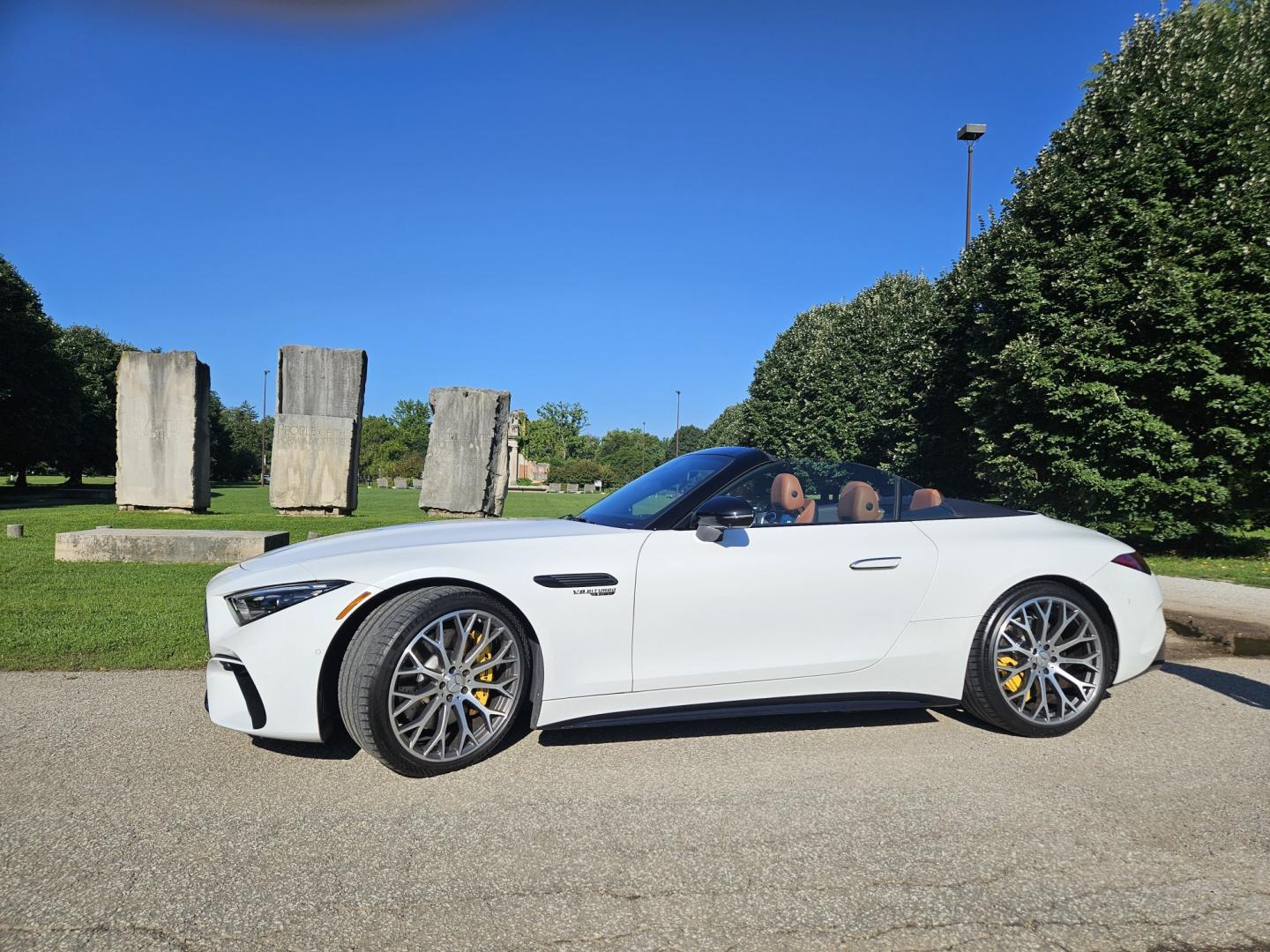 2023 White /Tan Mercedes-Benz SL-Class SL55 (W1KVK8AB5PF) with an 4.0L V8 engine, 9A transmission, located at 2510 47th St. Suite 200, Boulder, CO, 80301, (303) 641-0333, 40.026196, -105.243217 - This Beautiful One Owner, Super Low Mile, (8,215 mi.) SL-Class SL55 is a Recent acquisition by Boulder Motors in Boulder Colorado. It is finished in Mercedes MANUFAKTUR Moonlight White Metallic (885) with Sienna Brown / Black Nappa Leather Interior. It has a One Owner Clean CarFax and Autocheck sho- Photo#4